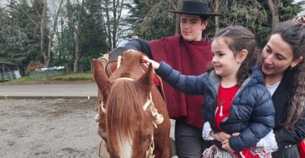 Club Llanquihue mantuvo su tradición y llevó el Caballo Chileno a escolares