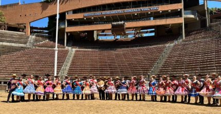 Delegación del Campeonato Nacional de Cueca Juvenil de Paine visitó la Monumental