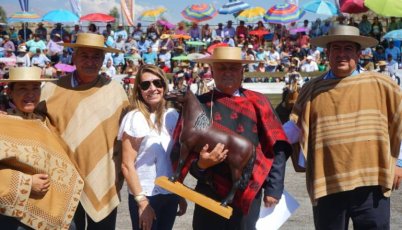 Homenajes a Francisco Hanke y José Miguel Cacciutolo marcaron ceremonia en Calle Larga