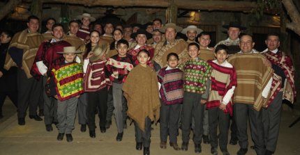 Asociación Santiago realizó una concurrida cena de premiación en Lampa