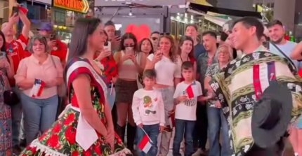 Los campeones nacionales juveniles de Paine se lucieron con pie de cueca en Times Square
