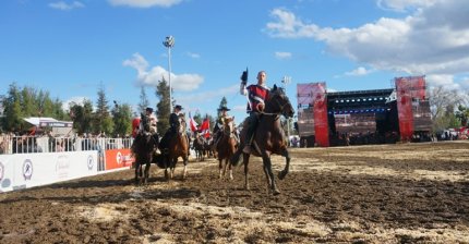 Escuadra Palmas de Peñaflor recibió el cariño de la gente en la Chilenidad