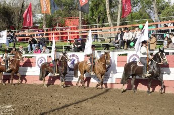 Corraleras de Chile sacaron aplausos en la Semana de la Chilenidad