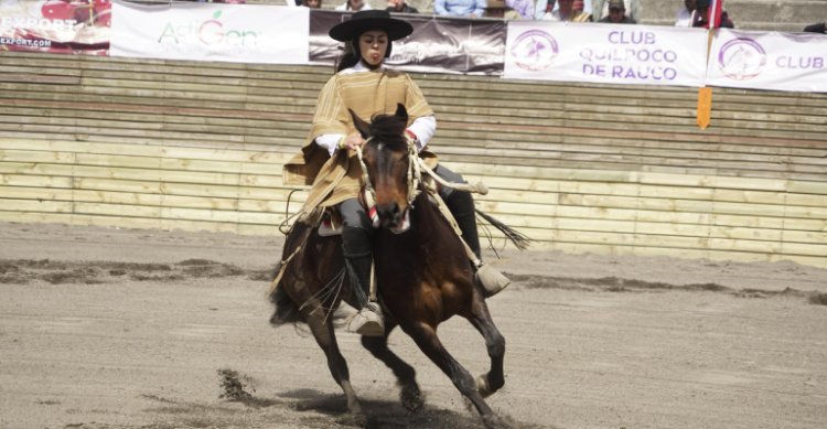 Pilar Estrada y Julio Guevara reinaron en la Rienda del Nacional Escolar