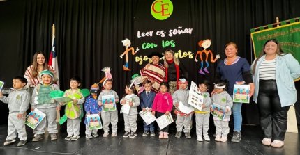 Federación de Criadores entregó cuentos y libros para colorear en el Colegio Esperanza de Monte Águila
