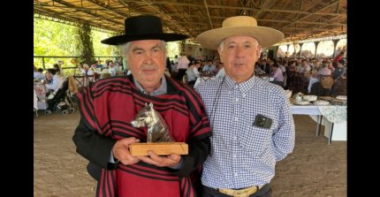 Vicente Caruz fue homenajeado en Mallarauco: El alma del rodeo debe ser un sello de nuestro país