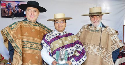 Esteban Calderón fue reconocido por la Federación de Criadores tras el Campeonato de Cueca Huasa