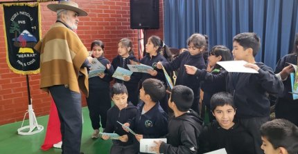 "Cuentos del Caballo Chileno" llegaron a la Escuela Manzanar de Padre Las Casas